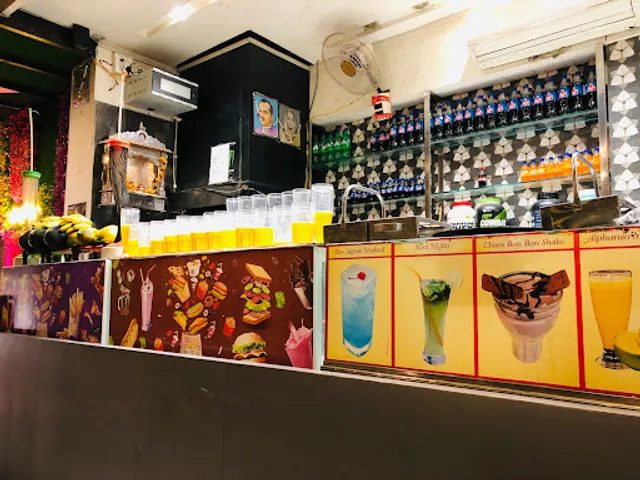 Naveen Juice and Ice Cream Parlour