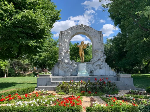 Johann Strauß monument