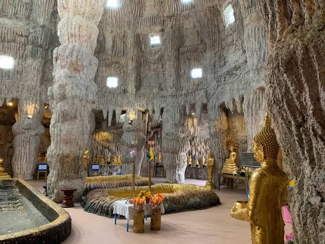 Wat Klai Kangwon (Wat Khao Sarapatdee Sri Charoentham)