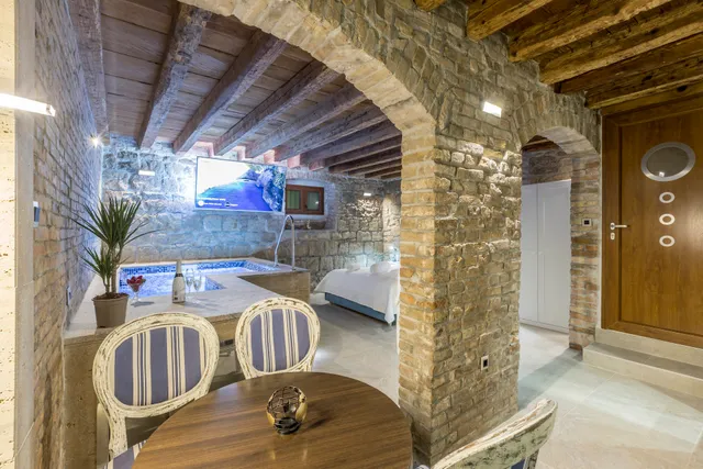 ROYAL SPA-LATUM APARTMENT, Split