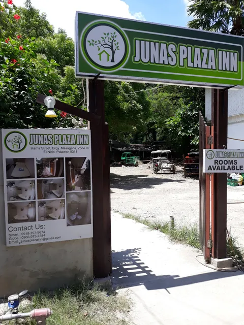 Junas Plaza Inn