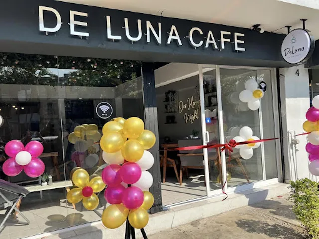 De Luna Café