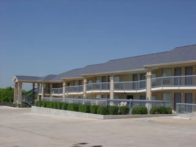 Executive Inn & Suites