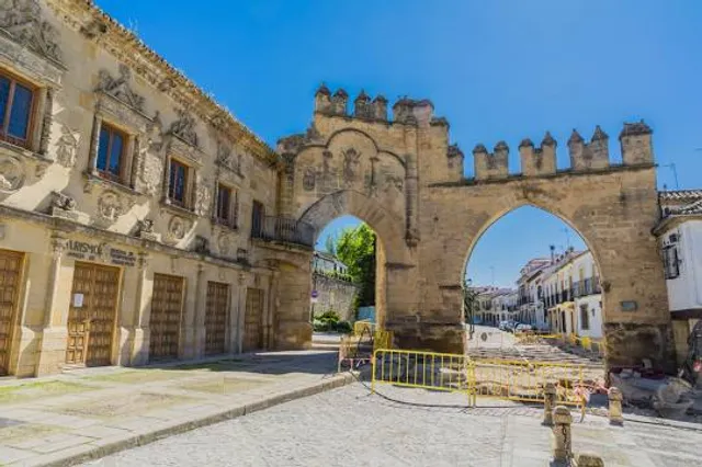 Puerta de Jaén y Arco de Villalar