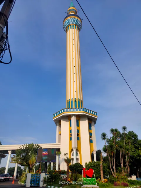 Menara Masjid Agung Al Akbar Surabaya