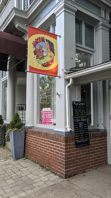 Maggie & Milo's - Hot Dog's & Ice Cream