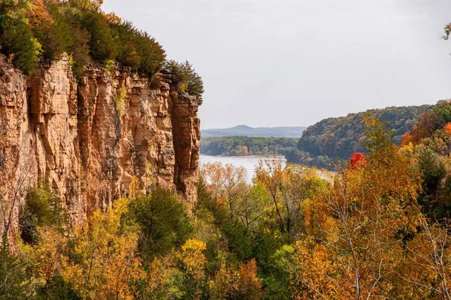 Horseshoe Bluff Hiking Trailhead