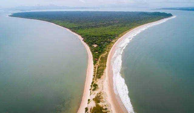 Praia do Istmo