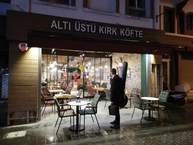 Altı Üstü Köfte