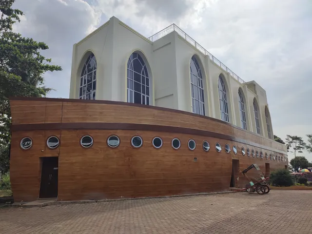 Masjid Kapal Keselamatan (Assafinatun Najah)