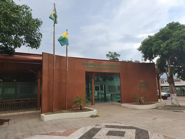 Memorial Autonomistas and Theater Hélio Melo