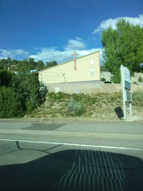 Cedar Crest Inn & Hostel