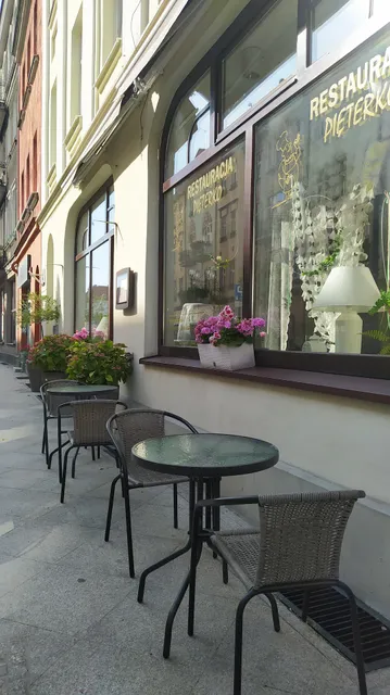 Pięterko. Restauracja, kawiarnia. Wrotecka Z.
