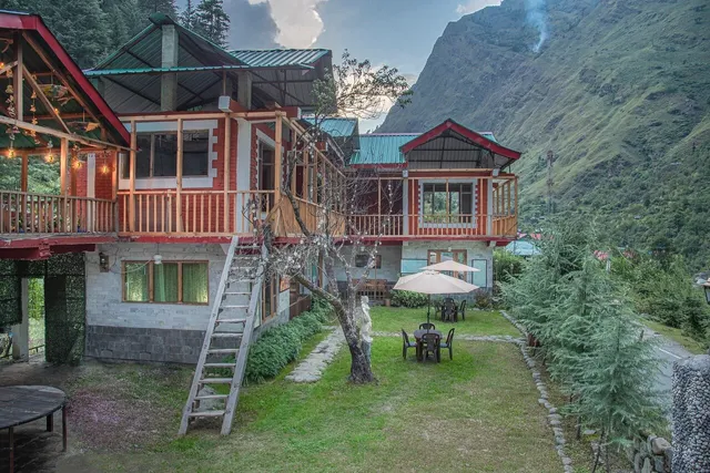 Dreamland Tirthan Riverfront Homestay