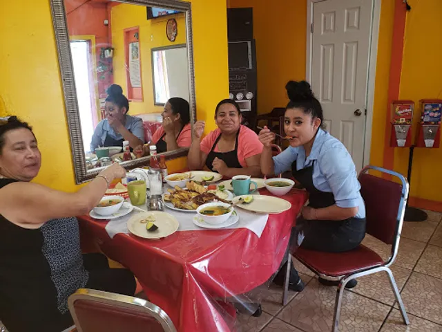 pupuseria y restaurante champas victoria's