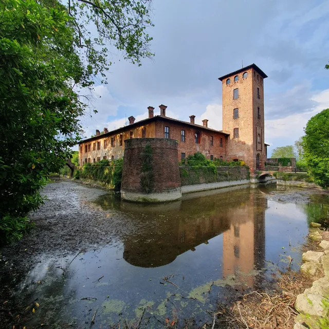 Castello di Peschiera Borromeo
