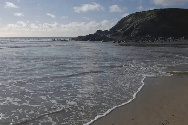 Gunwalloe Beach