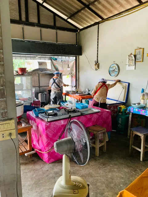 ร้านหน้าวัดห้วยปลากั้ง