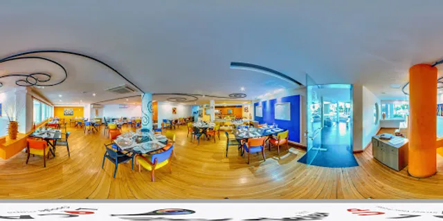 Cemoara Restaurante Self Service a 50 metros da Beira Mar