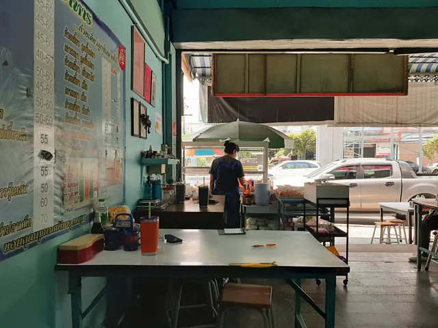 ก๋วยเตี๋ยวลูกชิ้นปลานายใบ้ (Nai Bai Fishball Noodles)