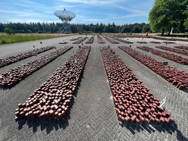 Monument 102,000 stones