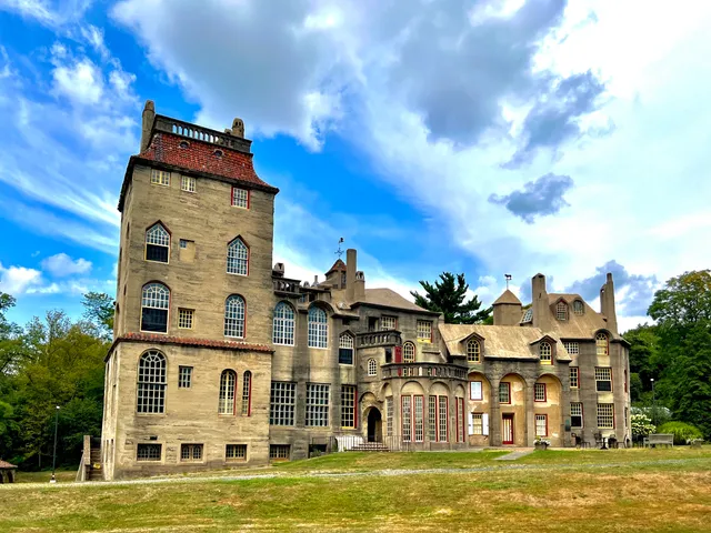 Fonthill Castle