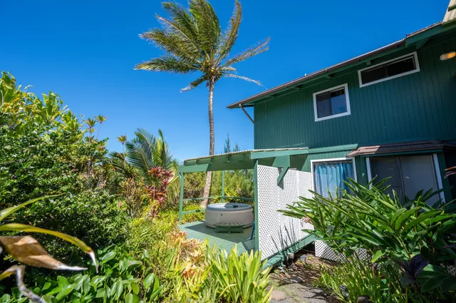 Huelo Pt Lookout Bed and Breakfast Maui