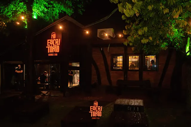 No Escritório Lounge e Bar