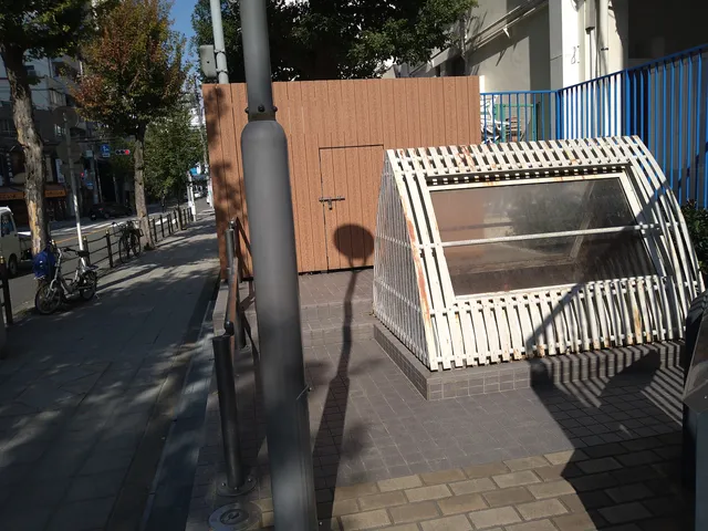 Taiko-Gesui ( Sewerage ditch made by Toyotomi Hideyoshi, father of the Imperial adviser ) Tour facility ( back-cutting )