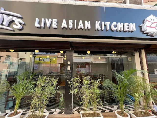 Qwinny's - Live Asian Kitchen (DLF Phase IV)