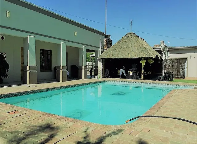 Molopo Naledi Guest Lodge