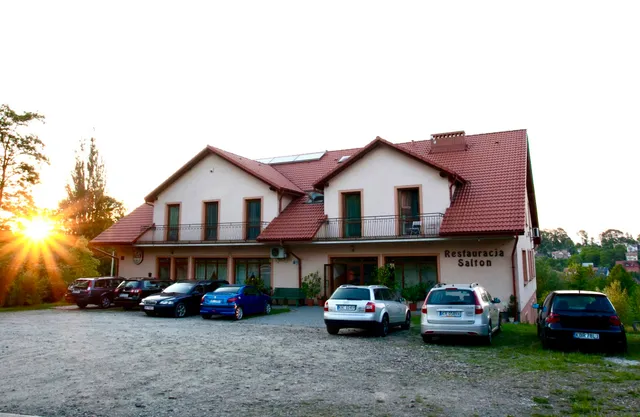 SALTON - GOŚCINIEC I RESTAURACJA