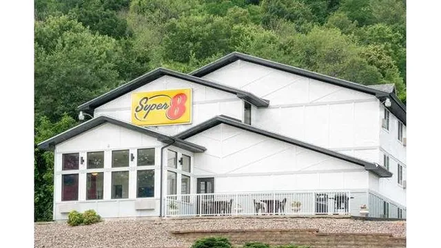 Super 8 by Wyndham Winona MN