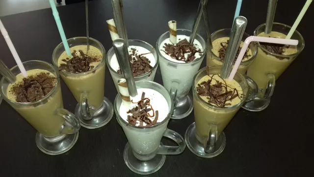 Royal World Cold Café