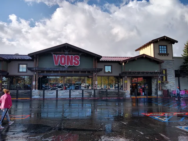 Minaret Village Shopping Center