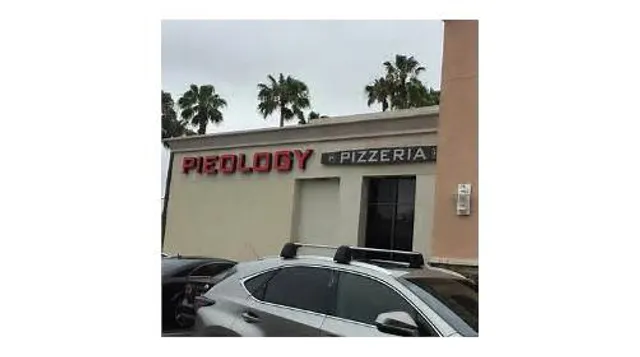 Pieology Pizzeria Long Beach