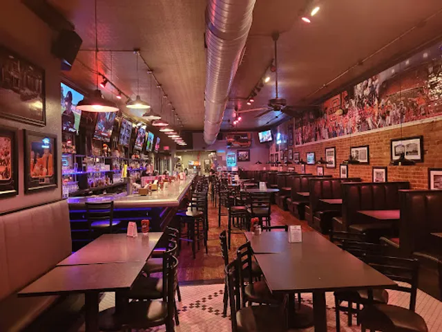 Louie's Grill & Bar