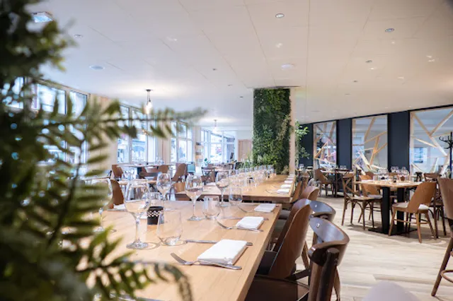 Le Garden Bar & Restaurant - Garden & City