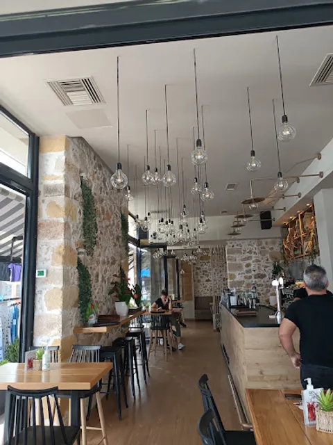 IANOS Cafe Bistro