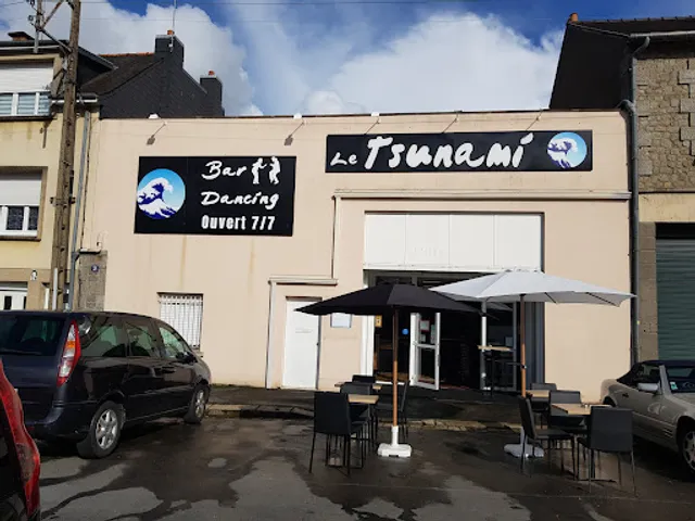 Le Tsunami - Bar Dancing