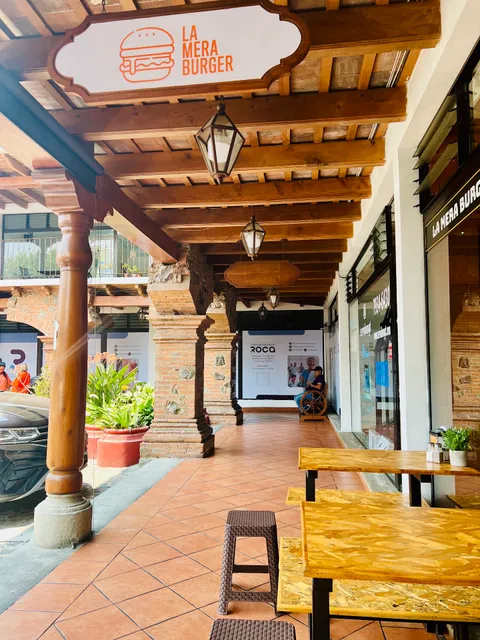 La Mera Burger