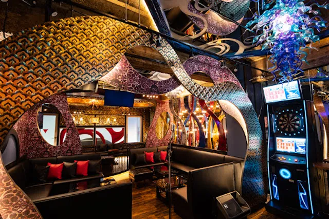 Karaoke & Darts BAR KARAOKE HUNDRED IKEBUKURO