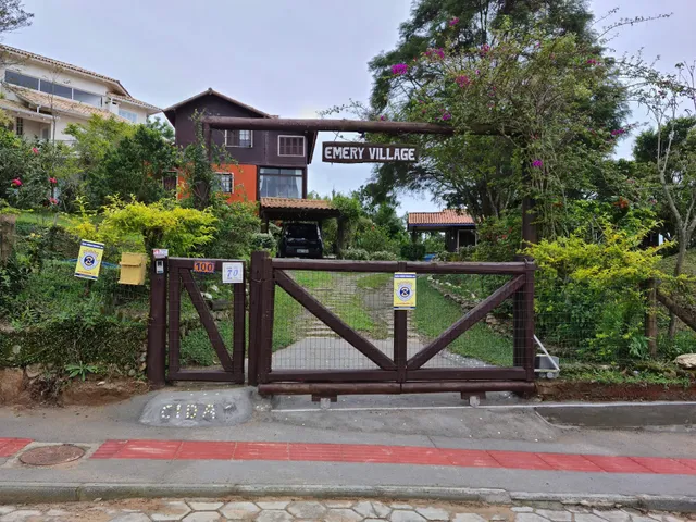 Residencial Emery Village