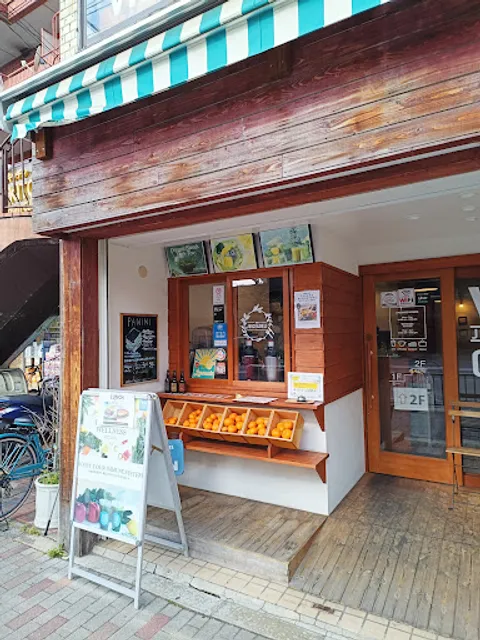 via juice&deli cafe