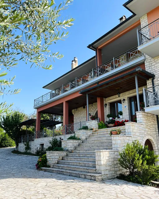 Agnanti Zitsas Hotel