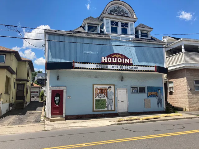 Houdini Museum, Tour & Magic Show WEEKENDS