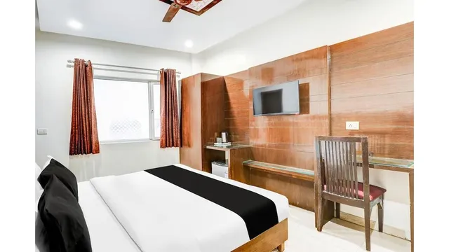 Super Townhouse Arakashan Road Paharganj formerly Mohan international