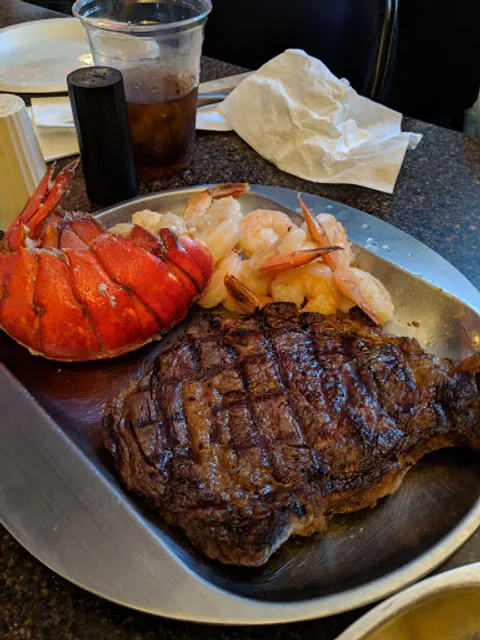 Lady Di's Park View Inn