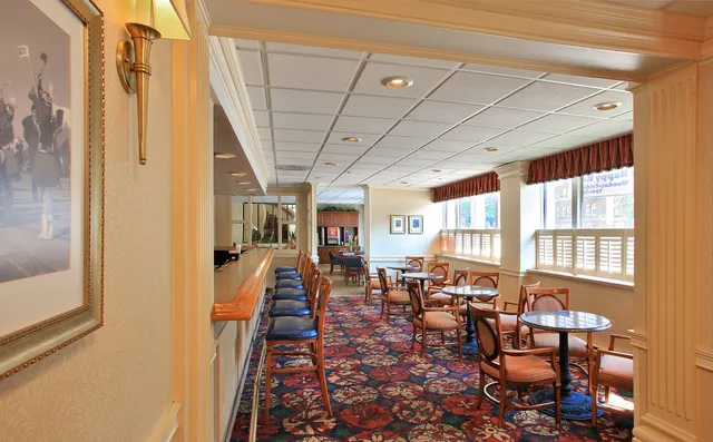 Avenue Cafe & Lounge