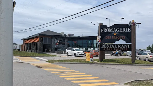 Poutinerie et Bar laitier - Fromagerie des Basques